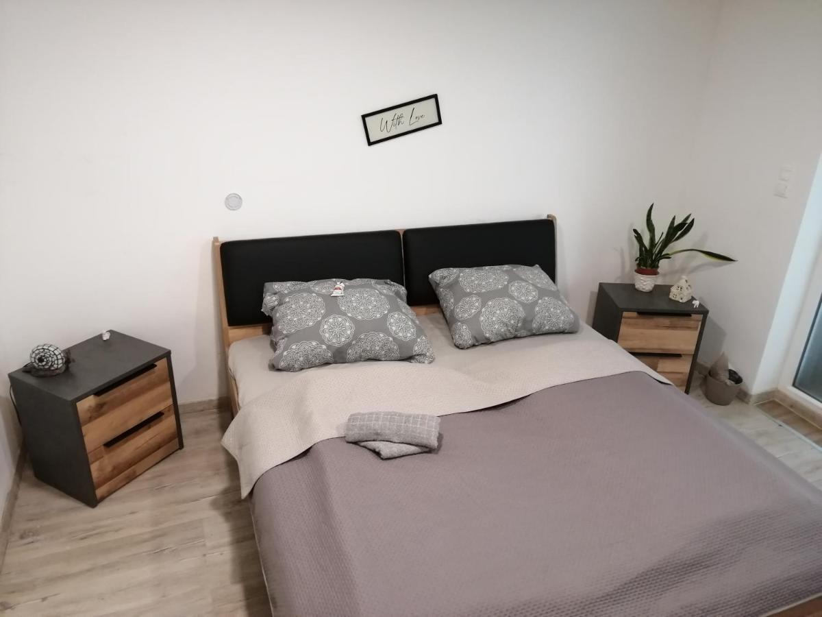 Ujkapu Sunshine Apartments Győr Exteriör bild