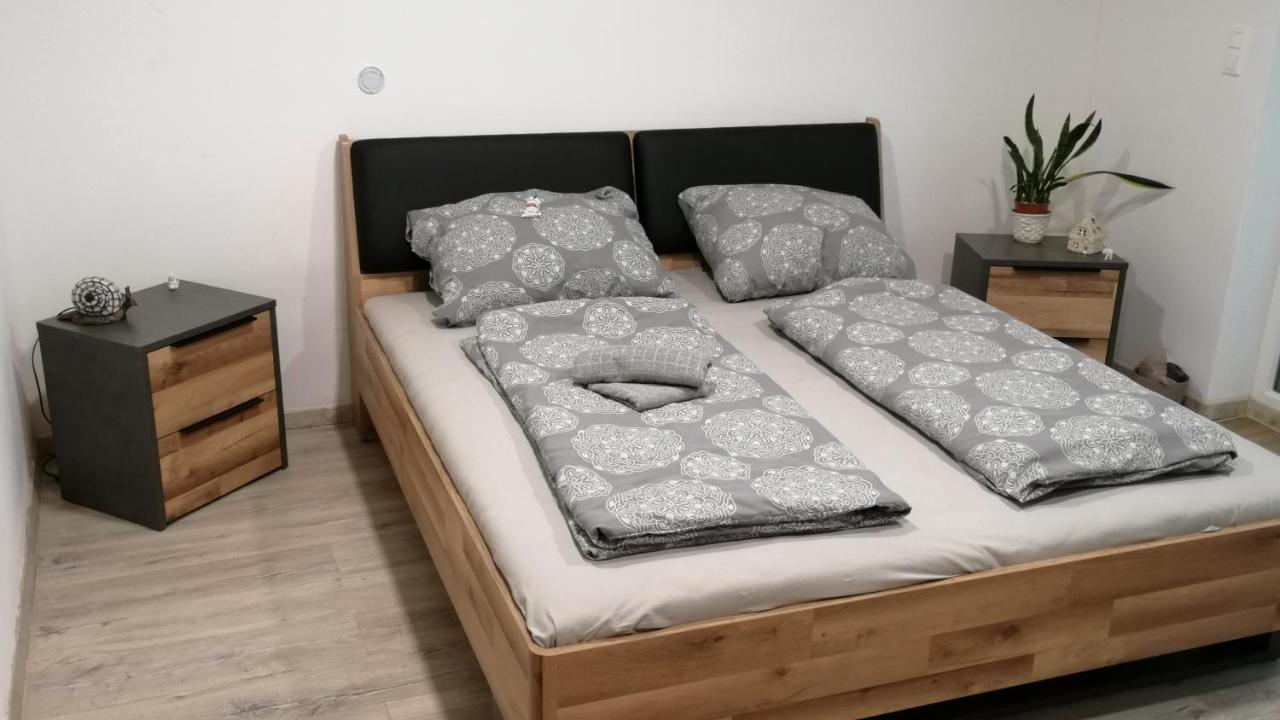 Ujkapu Sunshine Apartments Győr Exteriör bild