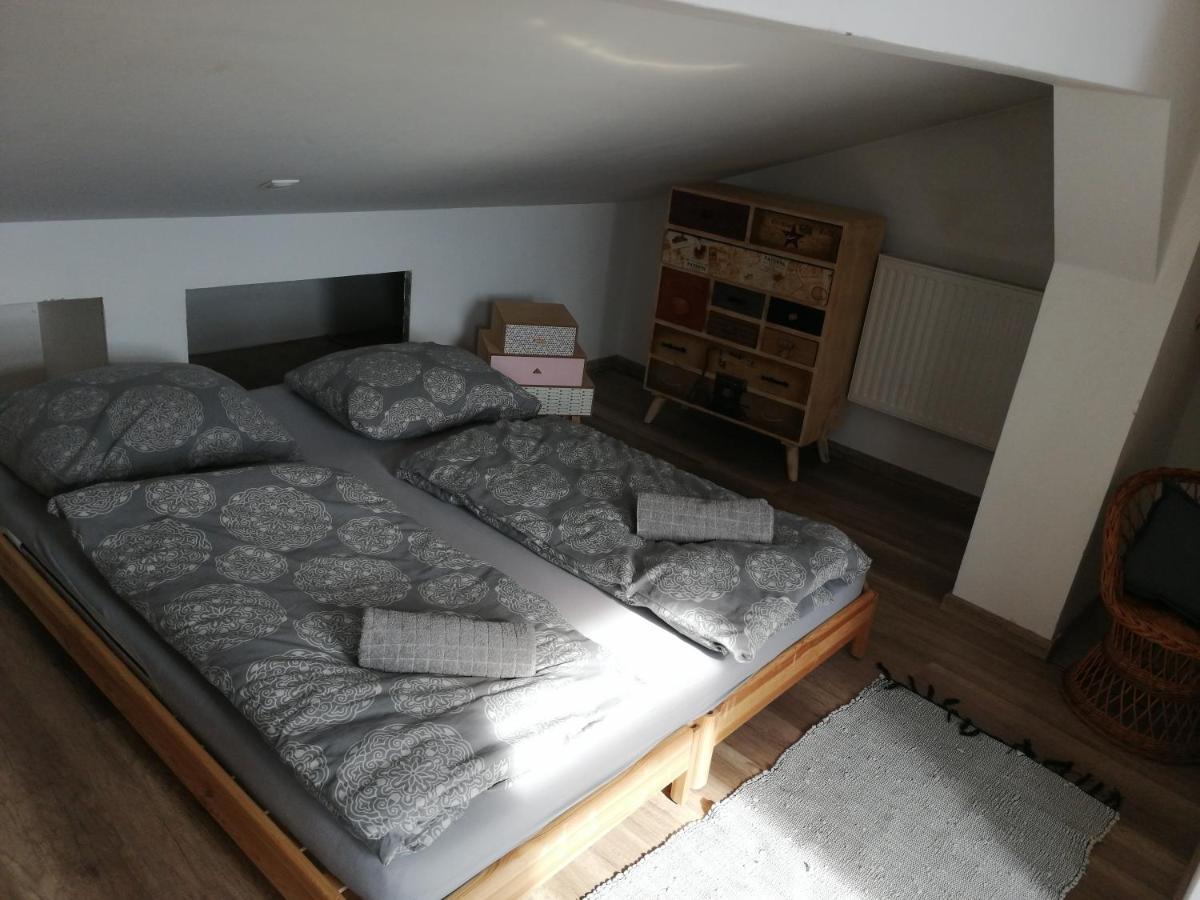 Ujkapu Sunshine Apartments Győr Exteriör bild