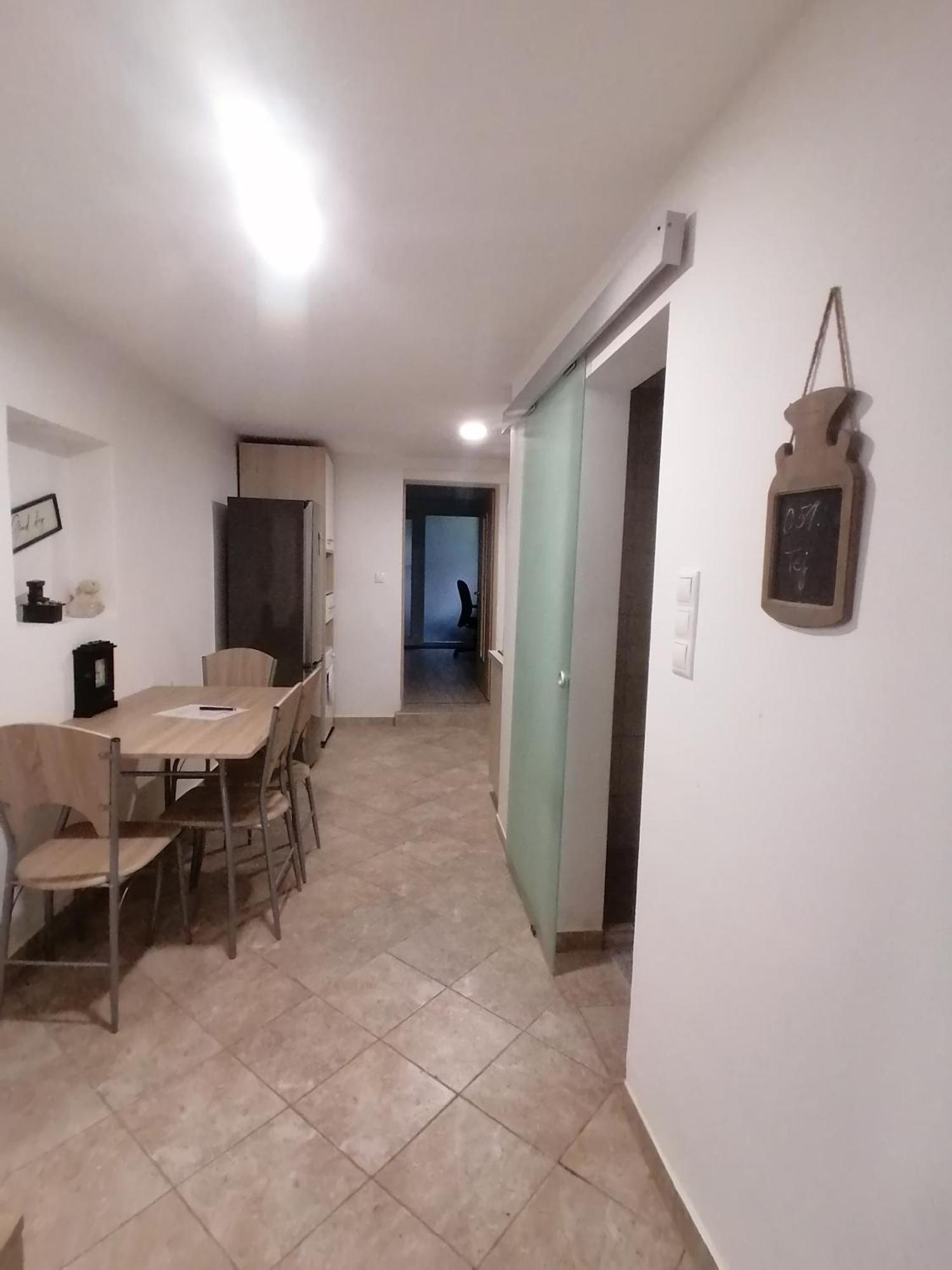 Ujkapu Sunshine Apartments Győr Rum bild