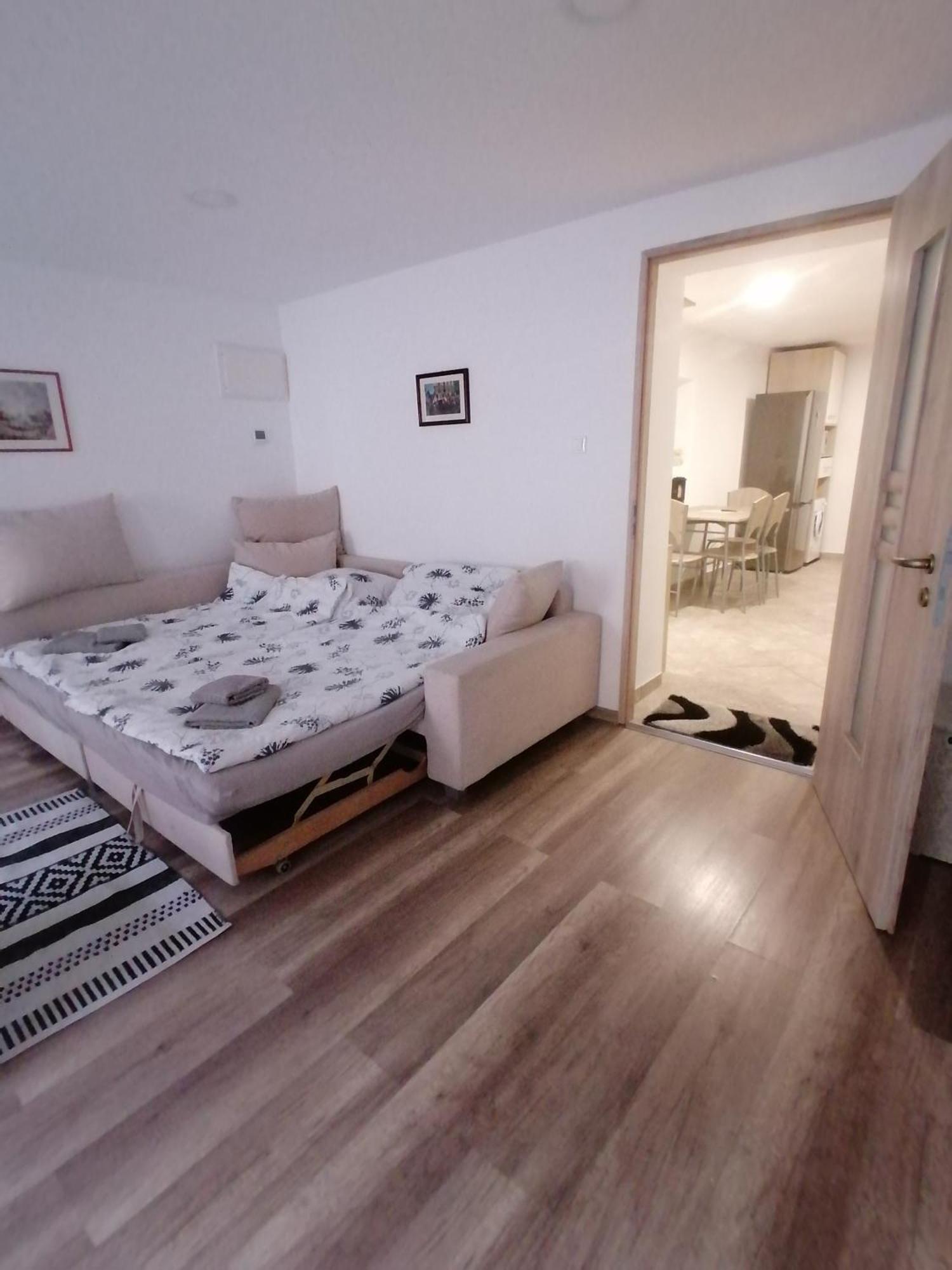 Ujkapu Sunshine Apartments Győr Rum bild